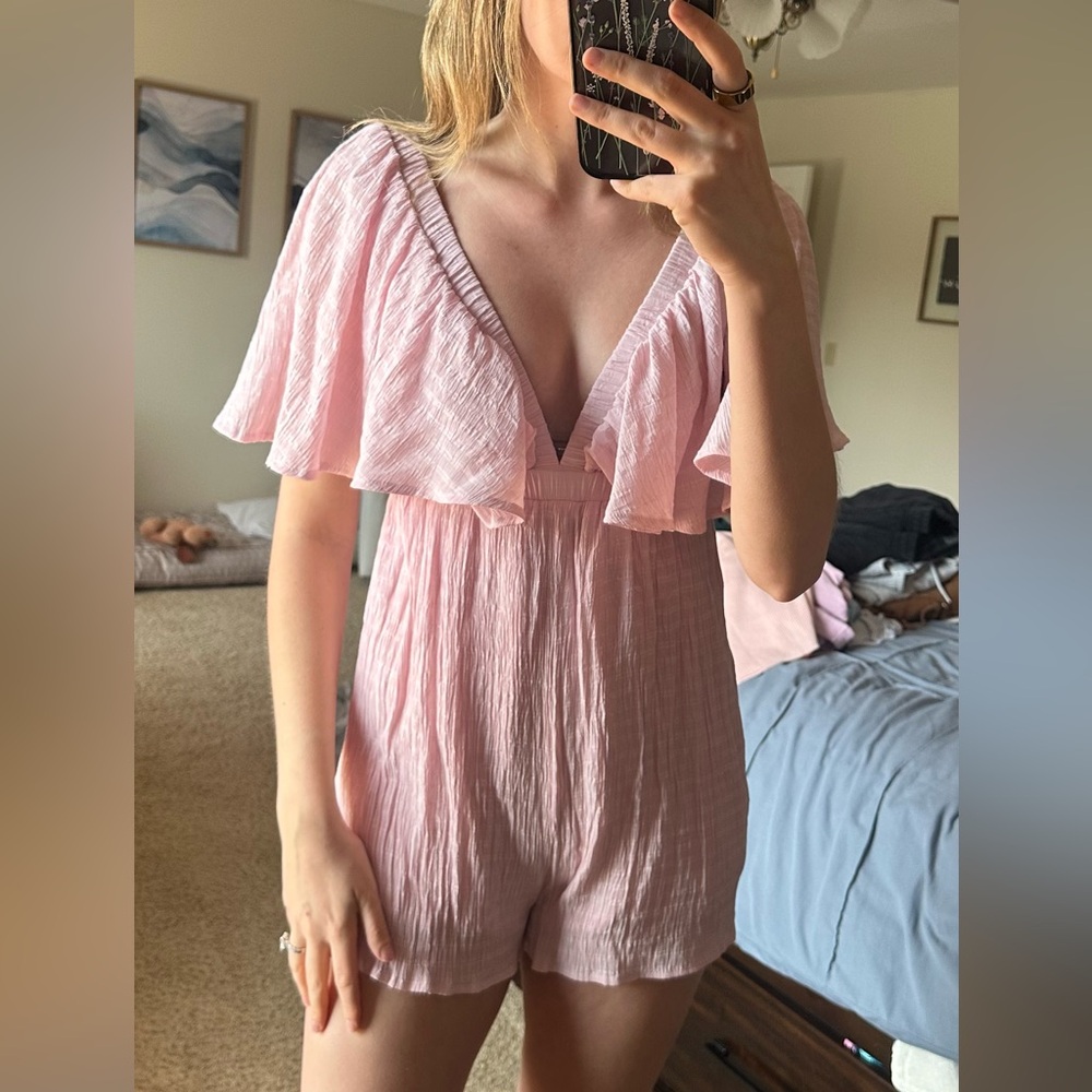 Women's Pink V-Neck Flutter Sleeve Romper